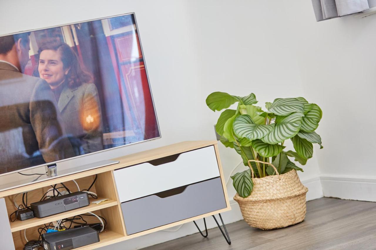 Cosy,Modern And Relaxing 3 Bedroom House With Parking Manchester Buitenkant foto